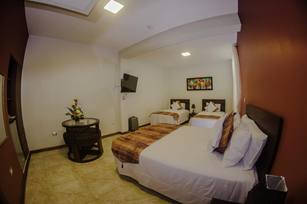 Hotel Europa Iquitos Esterno foto