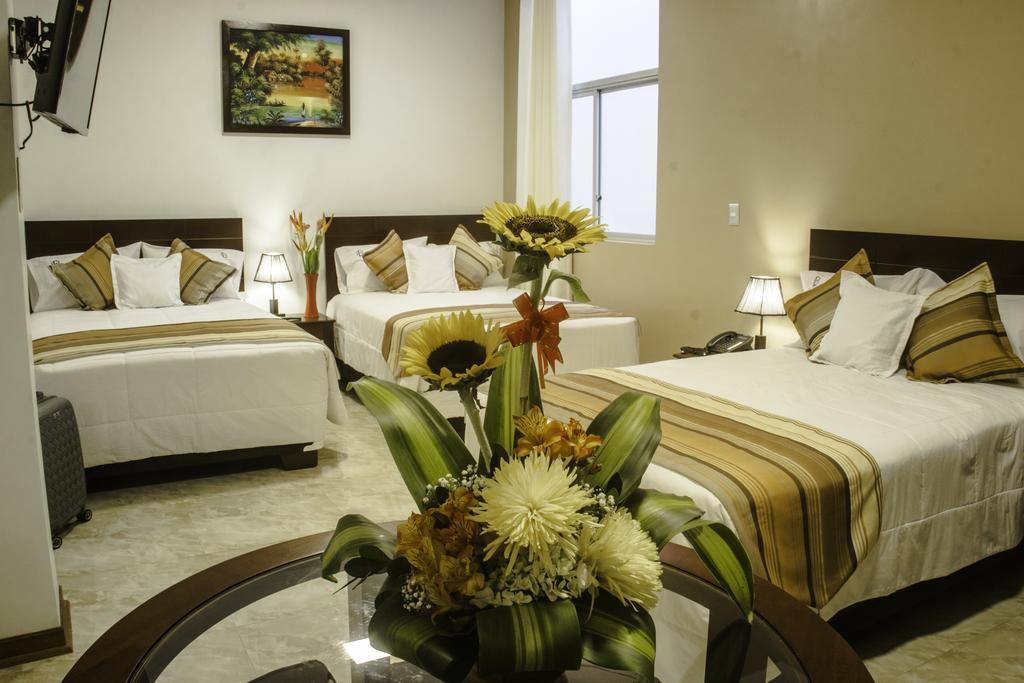 Hotel Europa Iquitos Esterno foto