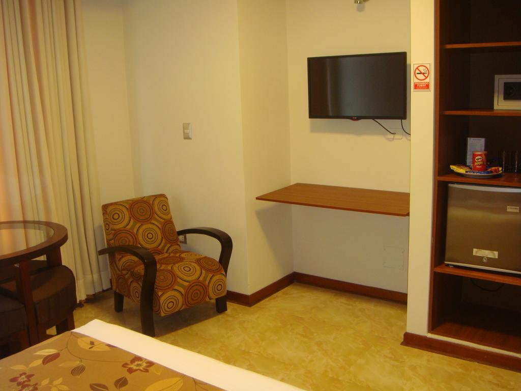 Hotel Europa Iquitos Esterno foto