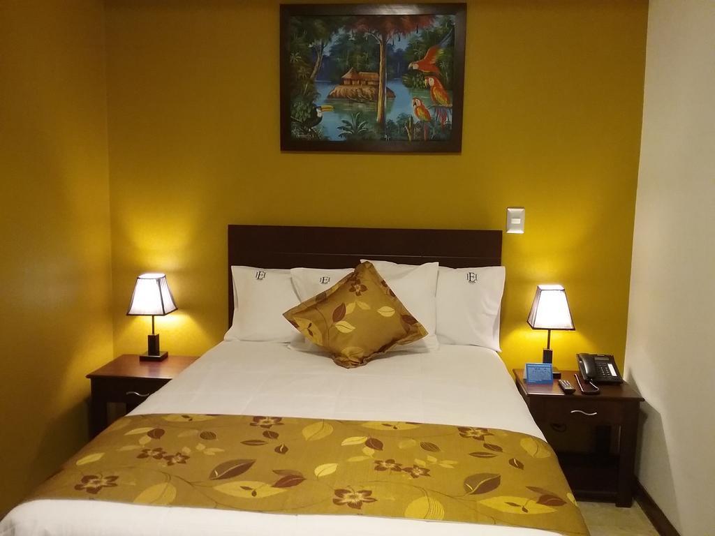 Hotel Europa Iquitos Esterno foto