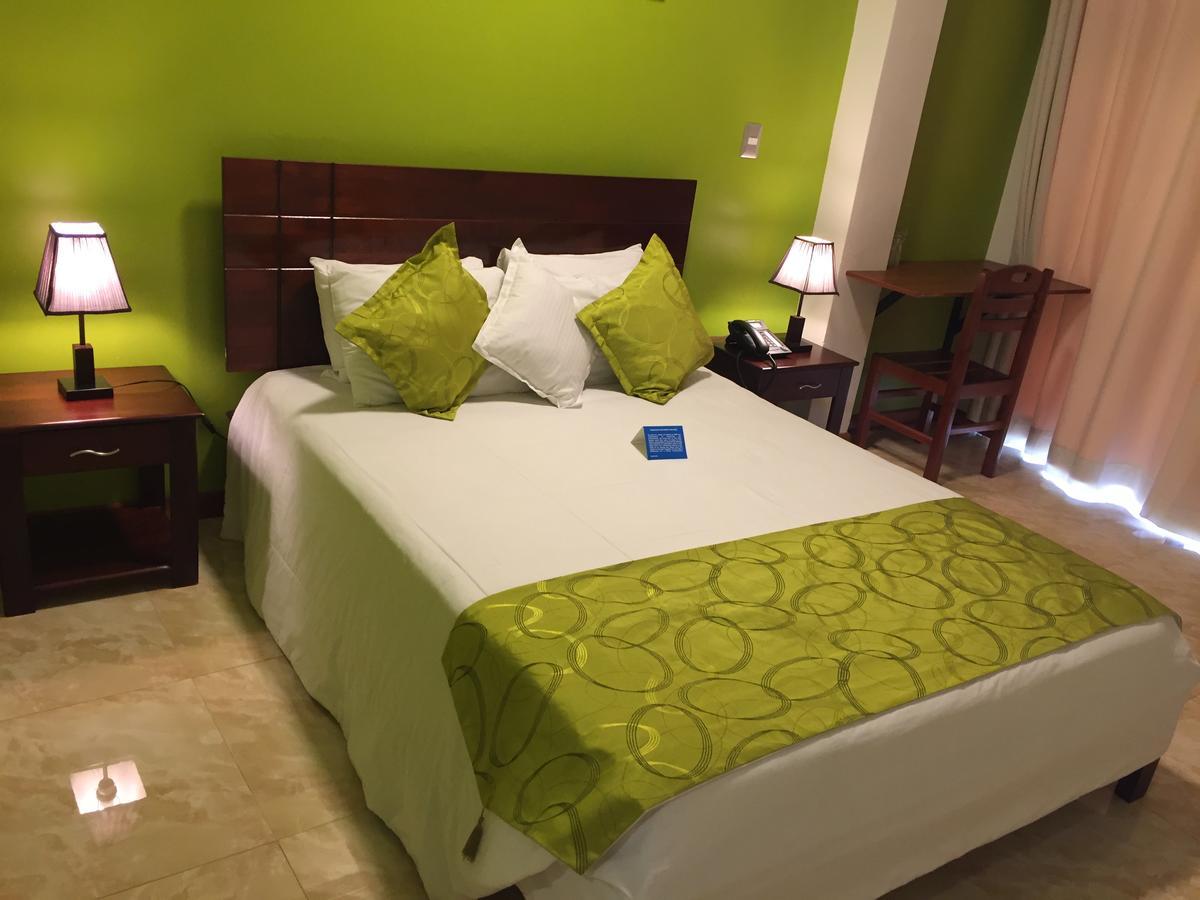 Hotel Europa Iquitos Esterno foto