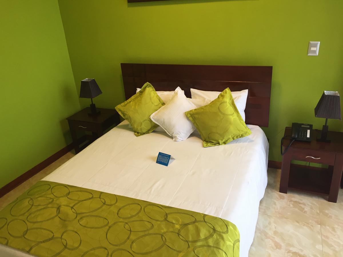 Hotel Europa Iquitos Esterno foto
