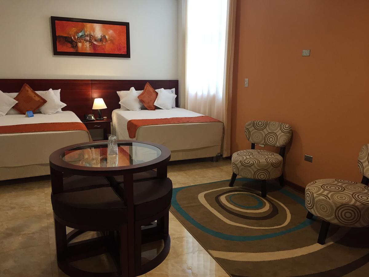 Hotel Europa Iquitos Esterno foto