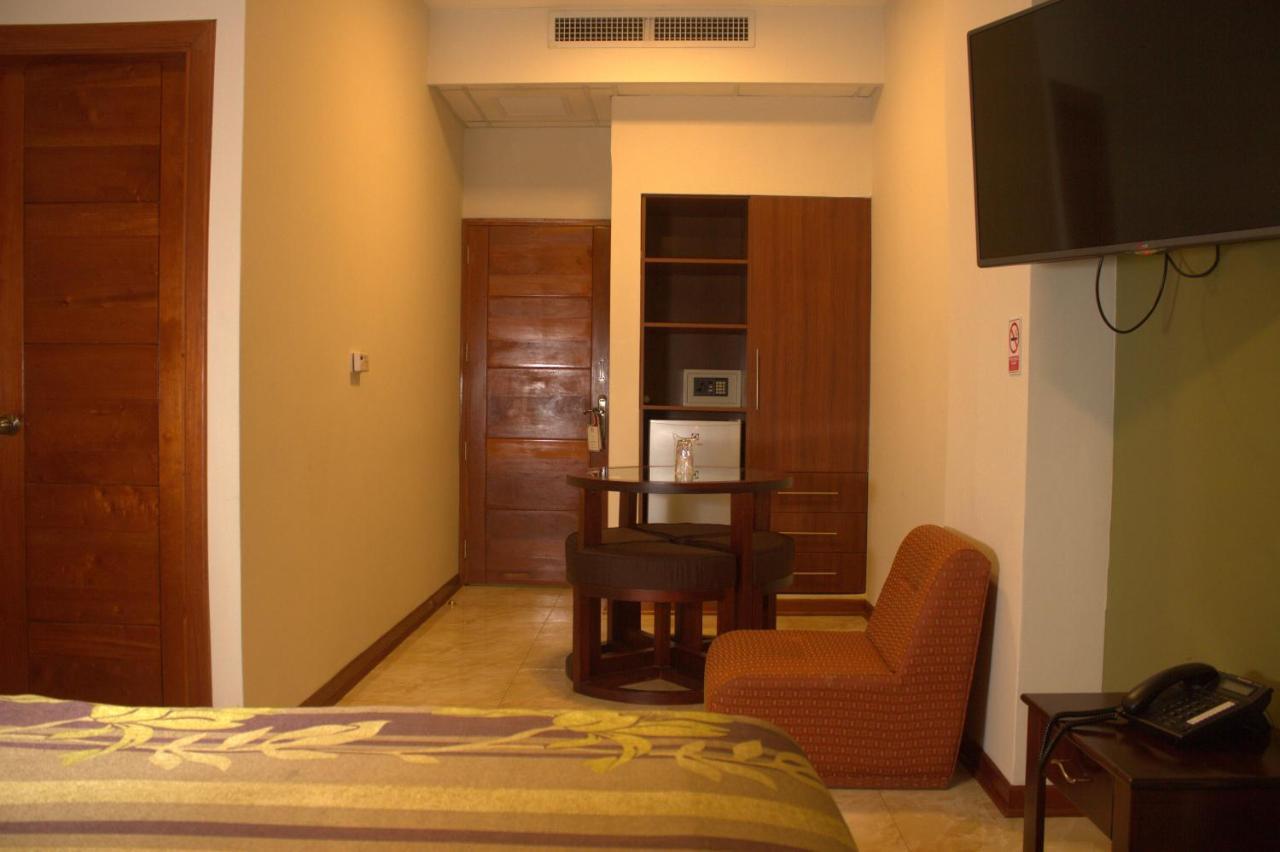 Hotel Europa Iquitos Esterno foto