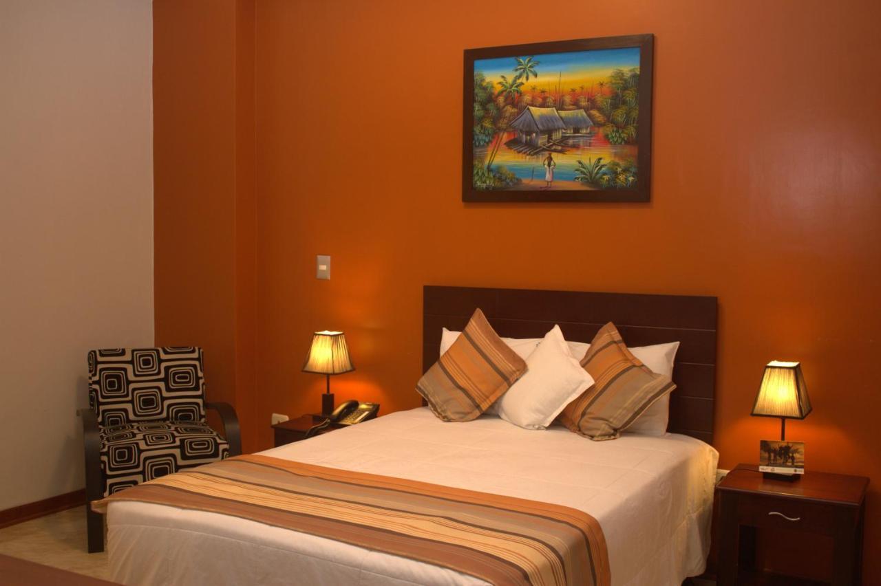 Hotel Europa Iquitos Esterno foto
