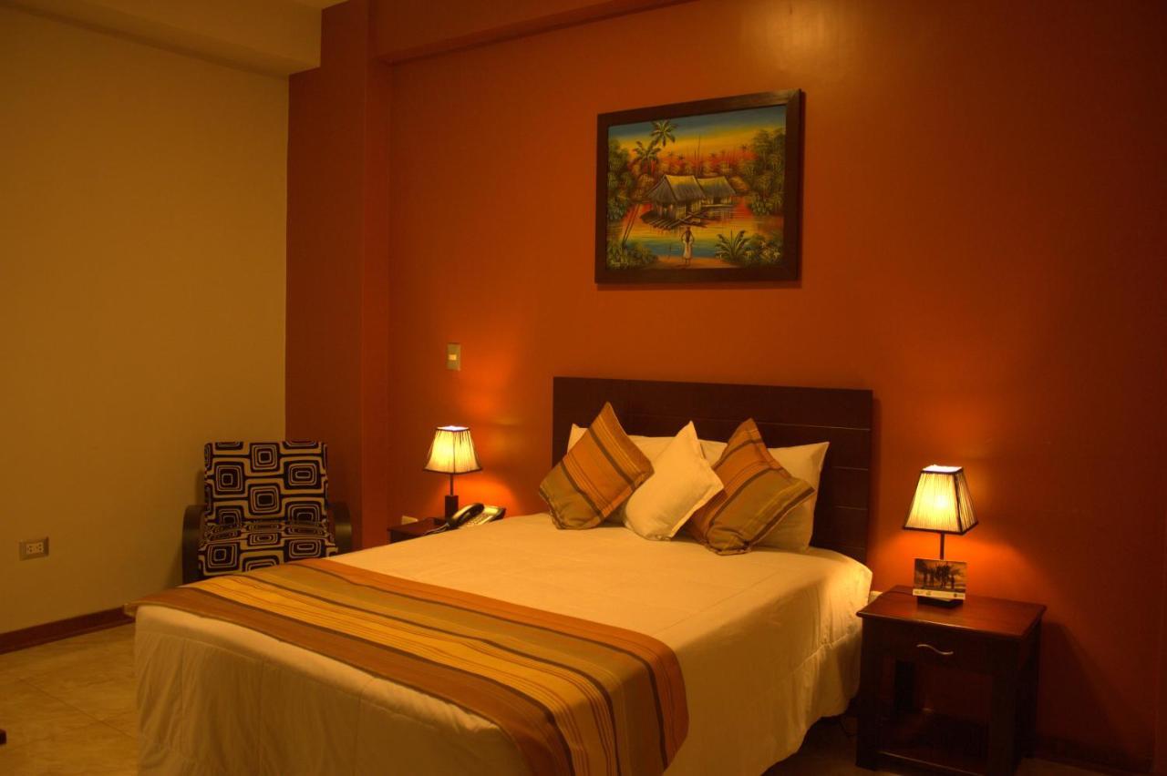 Hotel Europa Iquitos Esterno foto