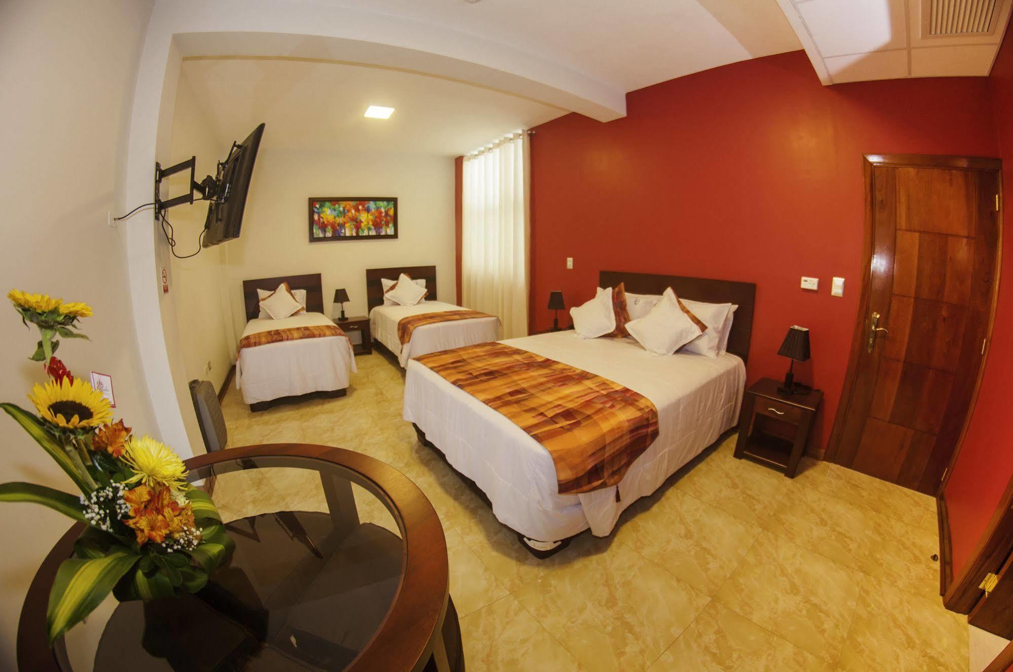 Hotel Europa Iquitos Esterno foto