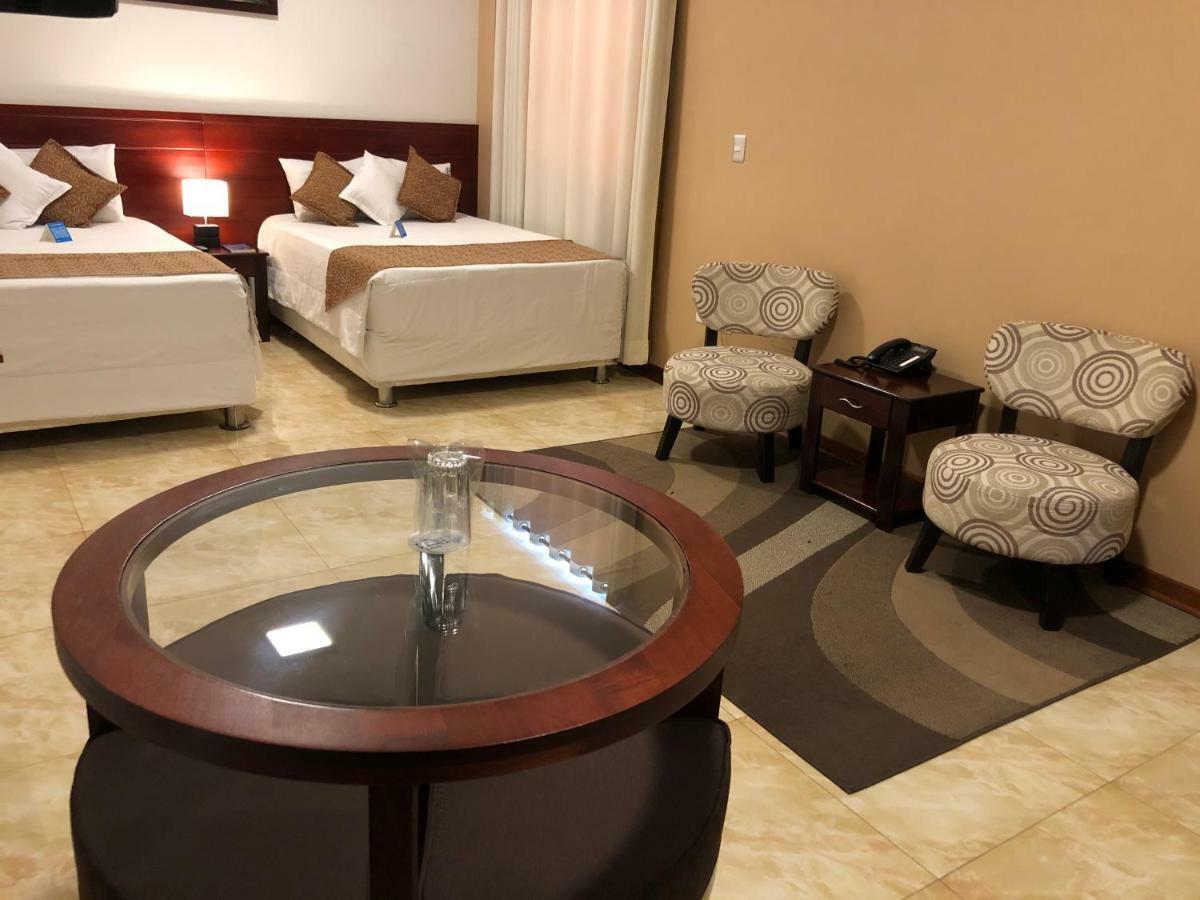 Hotel Europa Iquitos Esterno foto
