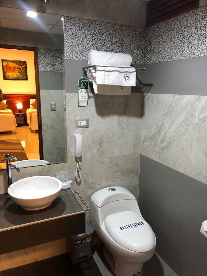 Hotel Europa Iquitos Esterno foto